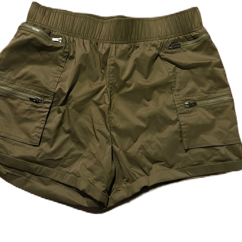 Mondetta cargo/Zipper Pocket Olive Green stretch shorts Size Medium stretch